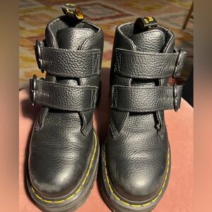 Dr Martens/Doc Martens Size 8 Devon Heart Leather Platform Boots